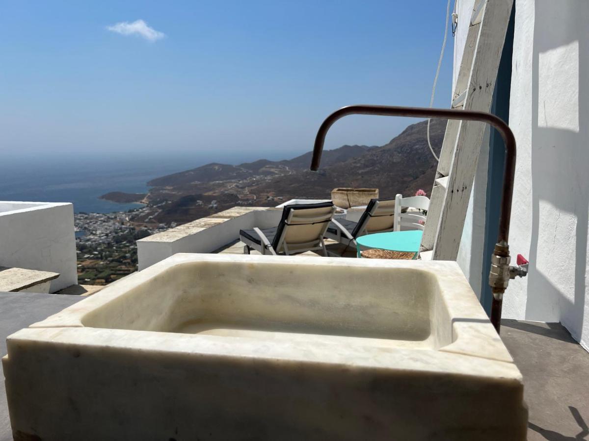 Windhouses Serifos المظهر الخارجي الصورة