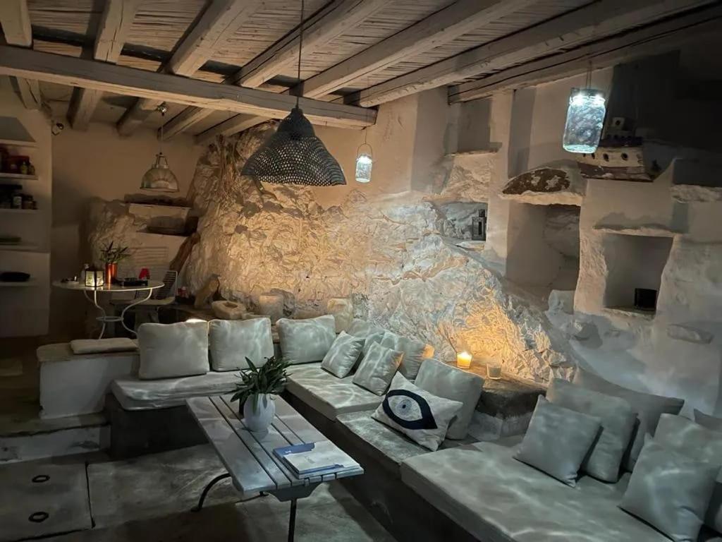 Windhouses Serifos المظهر الخارجي الصورة